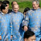 Con el ao dai, traje típico de Vietnam