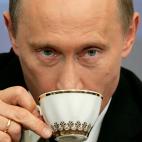 Bebiendo café