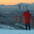 Imagen de Madrid amaneciendo con nieve.