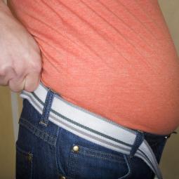 Un médico cambia todo lo que creíamos sobre el aumento de la barriga al cumplir años: "No es nuestra culpa"