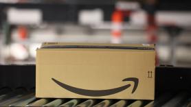 Topan con decenas de paquetes de Amazon sin entregar en el bosque y el repartidor los deja mudos tras su confesión