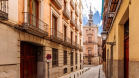 Ni viviendas pequeñas ni en barrios humildes: los okupas cambian el foco y miran a estas casas para asentarse