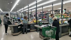 Una mujer no puede pagar un huevo de chocolate para una niña en Mercadona y lo que pasa luego se ve masivamente