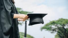 Una madre se escandaliza con lo que ve en la fiesta de alumnos de su hija: "Una cantidad impactante de dinero"