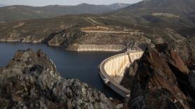 El gigante de los embalses madrileños da la orden de abrir compuertas en un desborde histórico