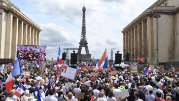 Más de 160.000 negacionistas se manifiestan en varias ciudades de Francia convocados por la ultraderecha