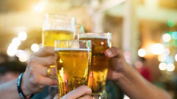Esto es lo que pasa si tienes el colesterol alto y bebes cerveza