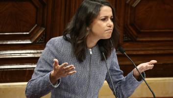 Carmen Calvo reina en Twitter tras decirle una dura frase a Arrimadas: "Da donde más le duele"