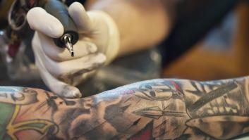 La realidad detrás de donar sangre teniendo un tatuaje