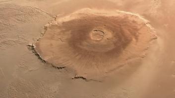 Impactantes imágenes de la montaña más grande del Sistema Solar