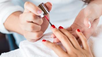 Adiós a la manicura “híbrida”: los dermatólogos avisan de graves efectos secundarios para tu piel