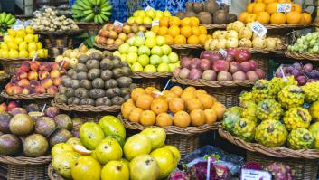 Se suele evitar de noche, pero la ciencia desmiente el mito: la fruta que deberías incluir en la cena para un sueño profundo