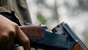 Una pelea entre cazadores degenera en tiroteo: un herido, otro atrincherado y la policía alucina