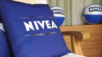Los efectos desconocidos de la histórica crema Nivea de la tapa azul