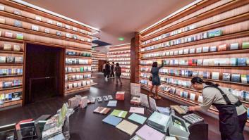 La librería de la que todos hablan vende libros a 1 euros y chocolate: "Necesitaban algo así"