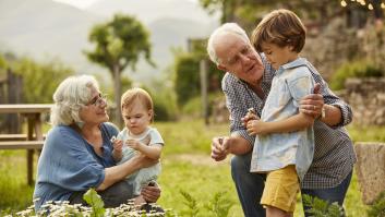 Adiós a los abuelos y abuelas niñeros: los nuevos yayos se sienten explotados y alertan de un cambio