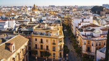 Una nueva alerta roja en España para combatir la inminente infestación pide a los turistas fabricar trampas caseras