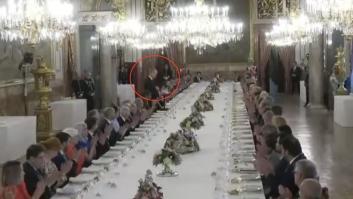 "Atentos al detalle": lo que hace Felipe VI en el almuerzo del Cervantes es para ponerlo en las escuelas de protocolo