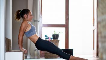 No solo bíceps: cinco ejercicios que hacer en casa para lucir unos tríceps fortalecidos y tonificados
