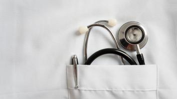 Un prestigioso cardiólogo señala el pequeño gesto diario que reduce el riesgo de infarto un 12%: avisa del riesgo de "infección grave"