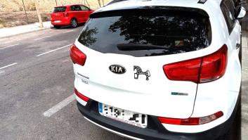 Algunos vehículos de España tienen la pegatina de un caballito en la parte trasera y significa esto