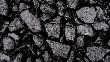 Rusia roba carbón a Ucrania, lo vende tras un viaje oculto y es cazado con las manos en la masa