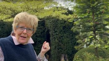 Aparecen frutos del árbol de dinosaurio que se creía extinto durante millones de años en el jardín de un matrimonio de jubilados