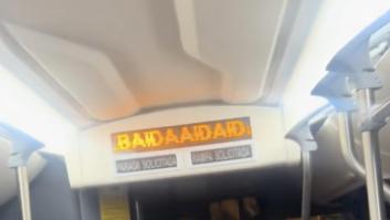 Cachondeo por lo que se puede leer (más o menos) en el letrero de un autobús