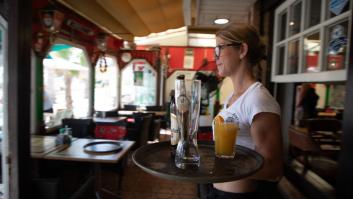 El paro baja en 67.420 personas en abril, hasta los 2,51 millones, su menor cifra en 17 años