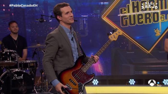 El momento 'tierra, trágame' de Casado con Merkel: quizá lo peor que podía pasar
