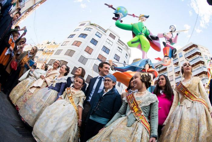 El momento 'tierra, trágame' de Casado con Merkel: quizá lo peor que podía pasar