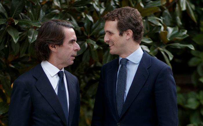 El momento 'tierra, trágame' de Casado con Merkel: quizá lo peor que podía pasar