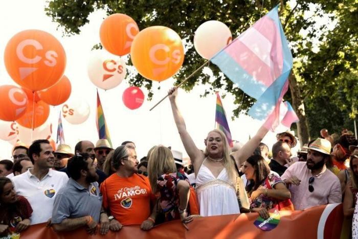 Petra de Sutter, la primera mujer transexual elegida ministra en Europa