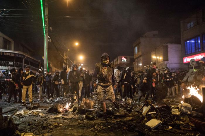 La violencia policial se descontrola en Colombia y suma al menos 19 muertos y 800 heridos