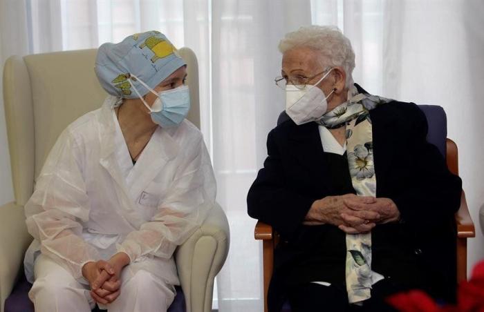 Errejón logra uno de sus tuits más exitosos al definir la imagen de Araceli y Mónica con tres palabras