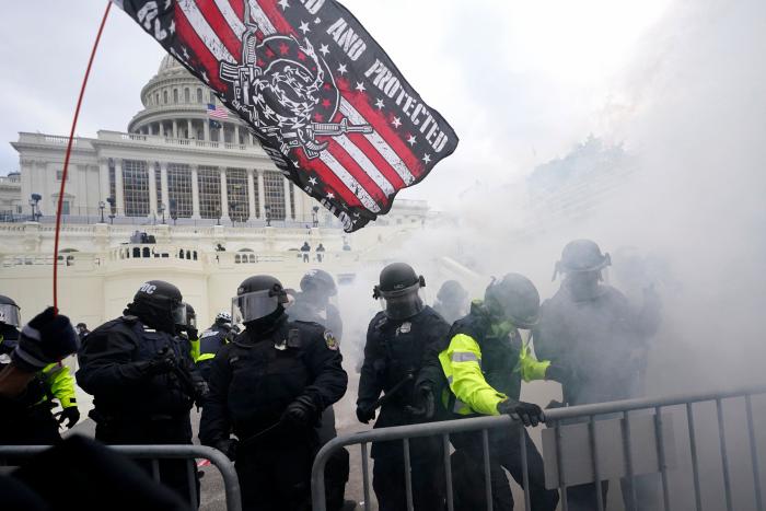 Un año del asalto al Capitolio de EEUU: ni responsabilidades asumidas ni unidad nacional