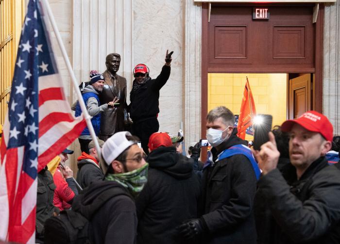 Un año del asalto al Capitolio de EEUU: ni responsabilidades asumidas ni unidad nacional
