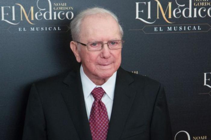 Muere a los 73 años el dibujante Carlos Romeu, fundador de 'El Jueves' y 'padre' de Miguelito