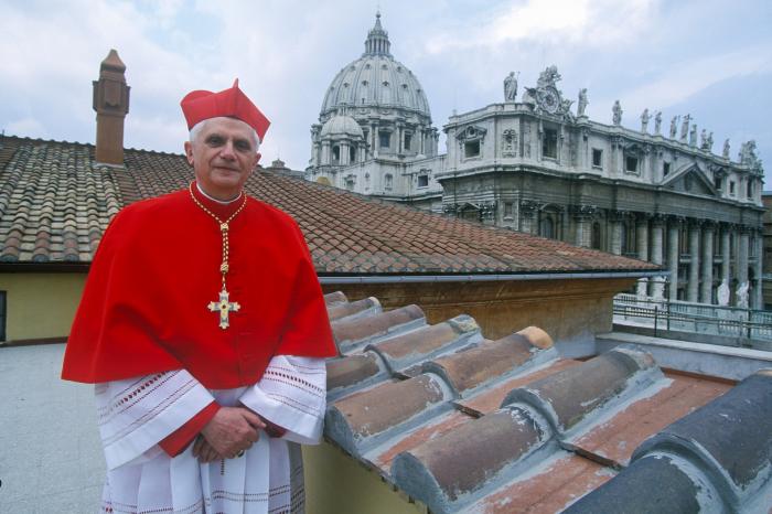 Lorenzo Milá, sorprendido por lo que que ha hecho Francisco en el funeral de Benedicto XVI