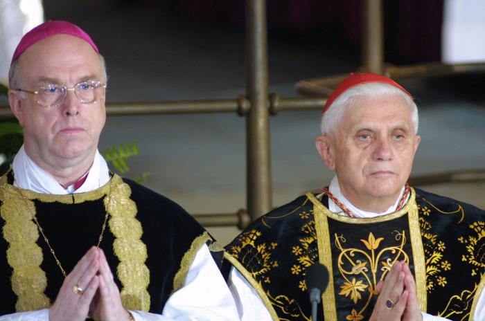 Lorenzo Milá, sorprendido por lo que que ha hecho Francisco en el funeral de Benedicto XVI
