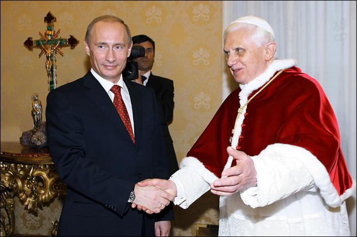 Lorenzo Milá, sorprendido por lo que que ha hecho Francisco en el funeral de Benedicto XVI