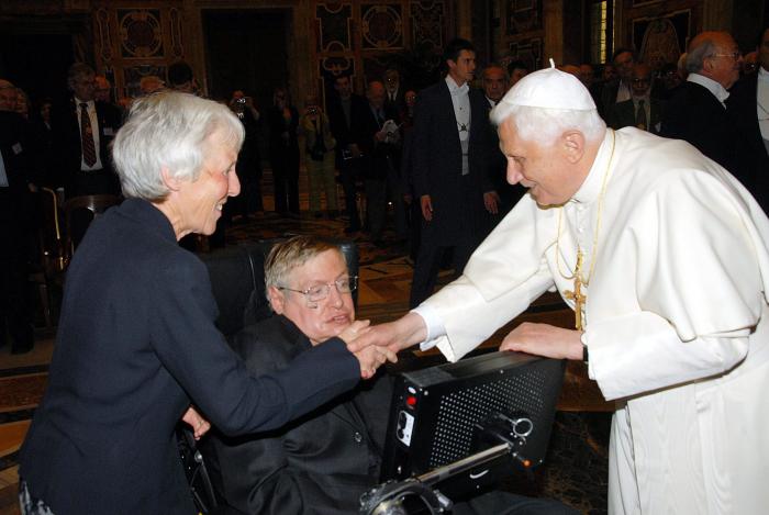Lorenzo Milá, sorprendido por lo que que ha hecho Francisco en el funeral de Benedicto XVI