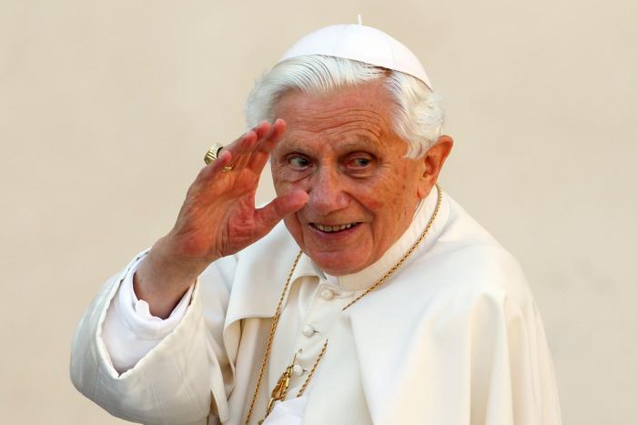 Lorenzo Milá, sorprendido por lo que que ha hecho Francisco en el funeral de Benedicto XVI