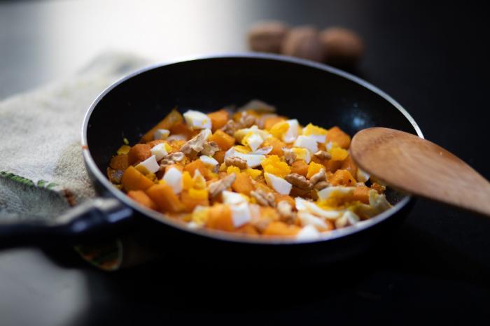 Recetas fáciles: pollo a la cerveza con ciruelas