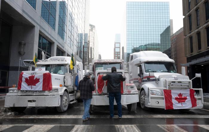 La Policía desaloja el puente que bloqueaban los antivacunas en la frontera entre Canadá y EEUU