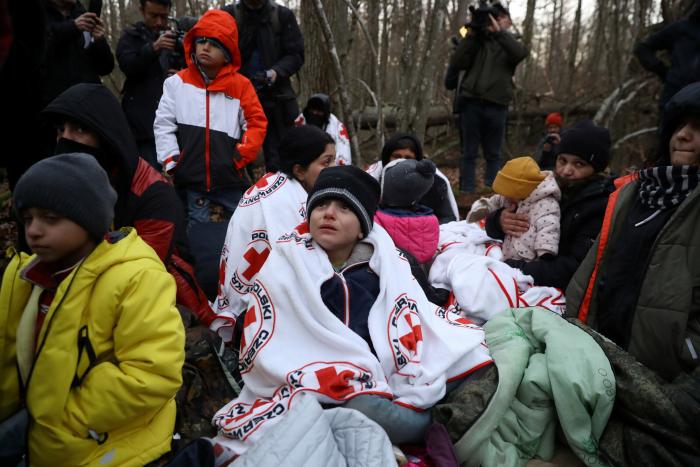 La crisis de refugiados en la frontera entre Polonia y Bielorrusia se perpetúa, ya sin focos