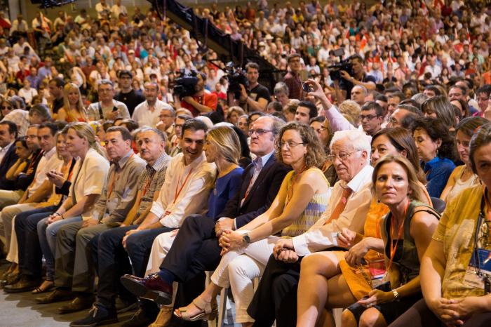 Feijóo cuenta qué haría si fuese presidente, llega el alcalde de Valladolid y es aplastante