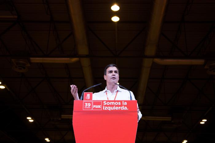 Feijóo cuenta qué haría si fuese presidente, llega el alcalde de Valladolid y es aplastante
