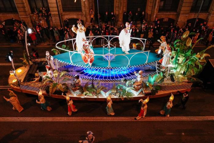 Cabalgata de Valencia: los Reyes Magos desembarcan en La Marina y recuperan el recorrido tradicional