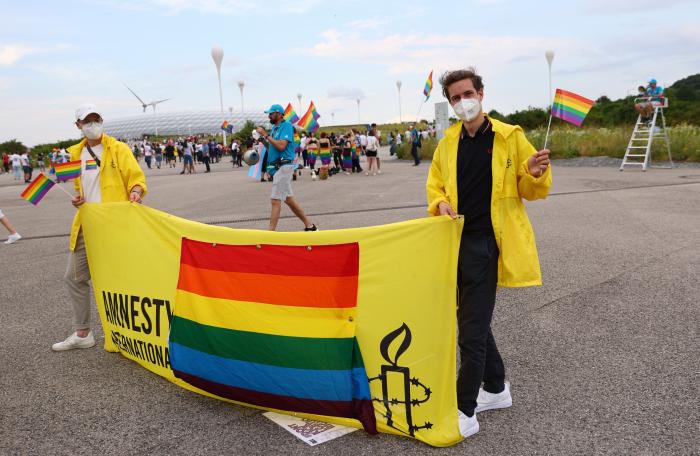 ¿Qué se sabe de la supuesta "pena de cárcel" por llevar la bandera LGTBI en el Mundial de Qatar?